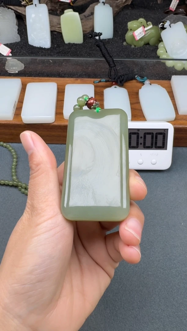 颈饰未镶嵌和田玉烟**客2