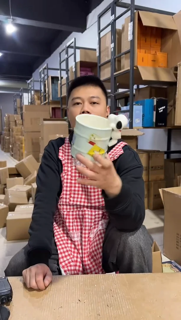 【闪购商品】杯史努比油桶笔筒