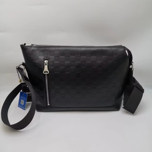 99新 LouisVuitton/路易威登  98新17292  LV 黑棋盘格全皮斜挎包