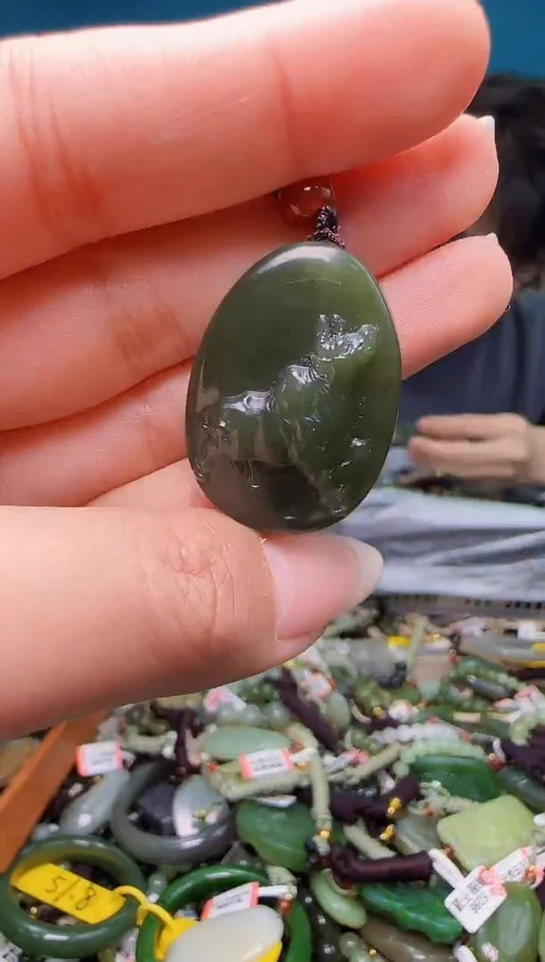 颈饰未镶嵌和田玉1