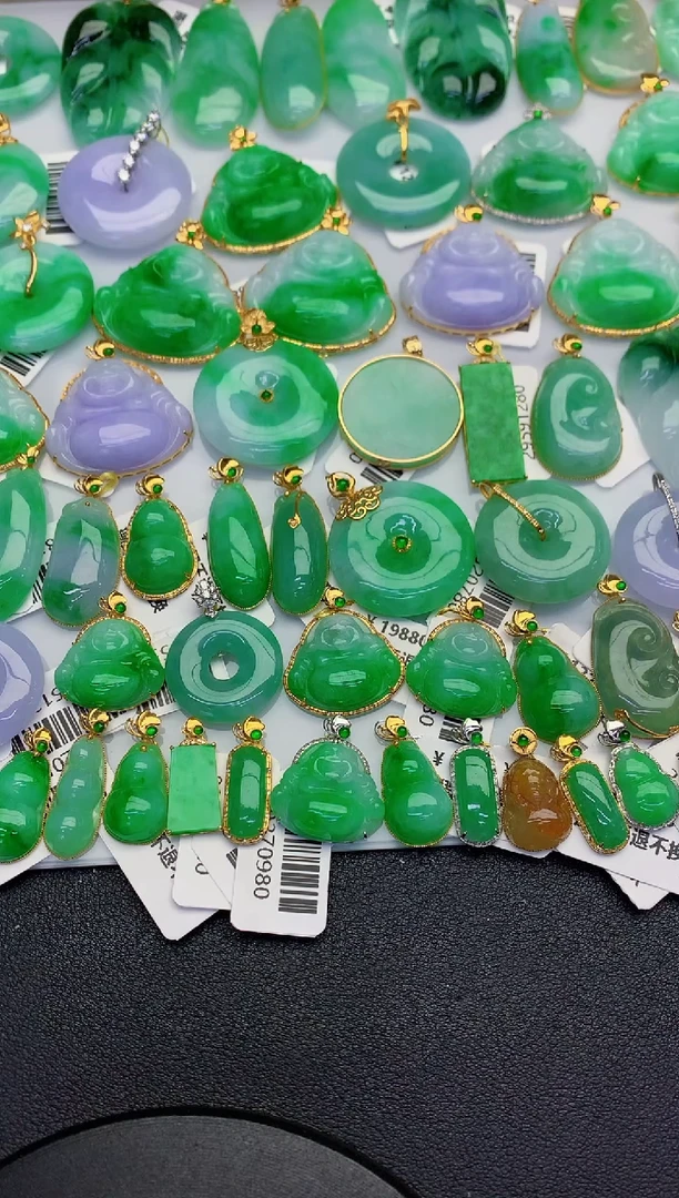 颈饰18K金镶嵌翡翠缅甸天然翡翠A货