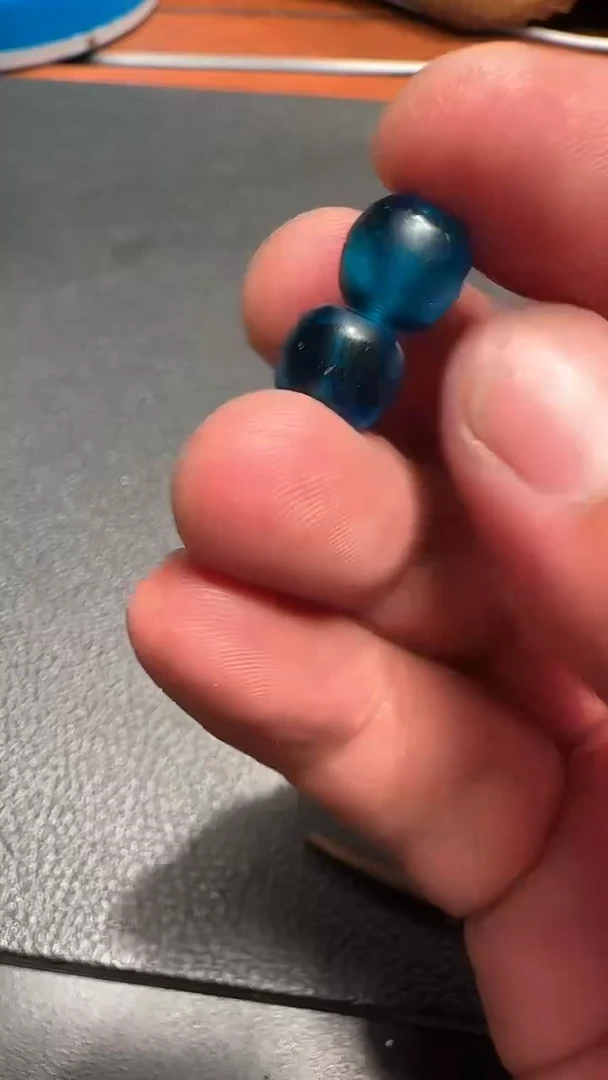 一对琉璃圆珠一对琉璃圆珠