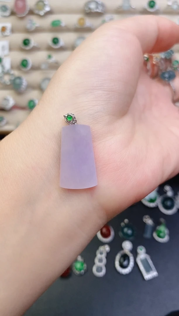 吊坠(赠链)18K金镶嵌翡翠0