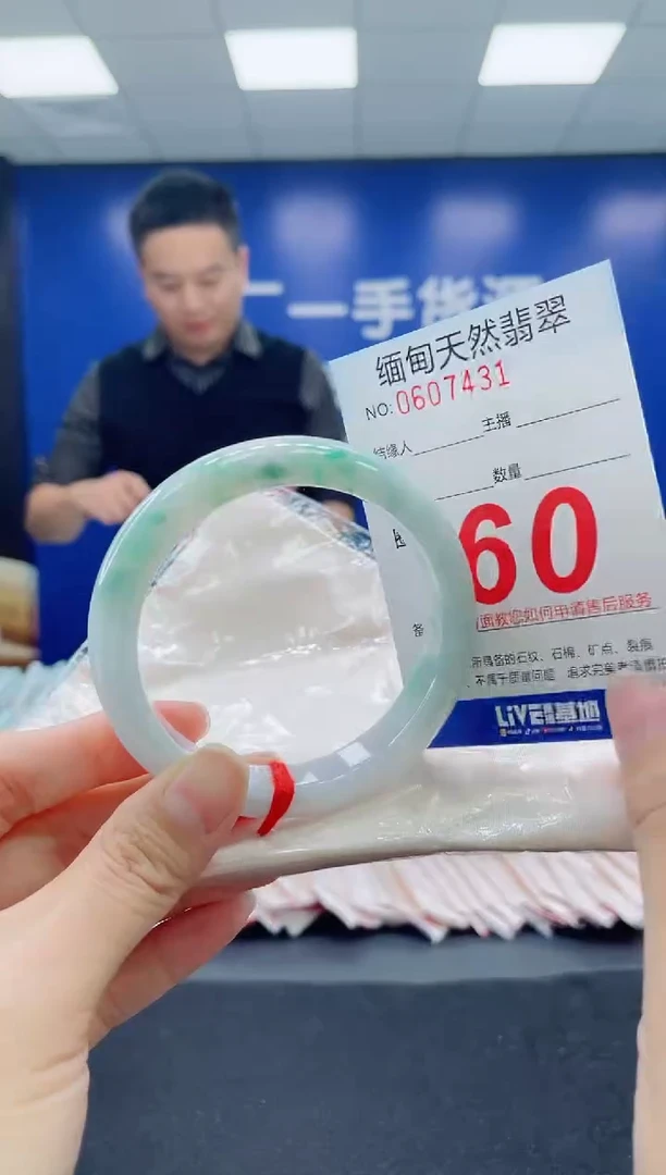 未镶嵌手镯翡翠天然翡翠手镯