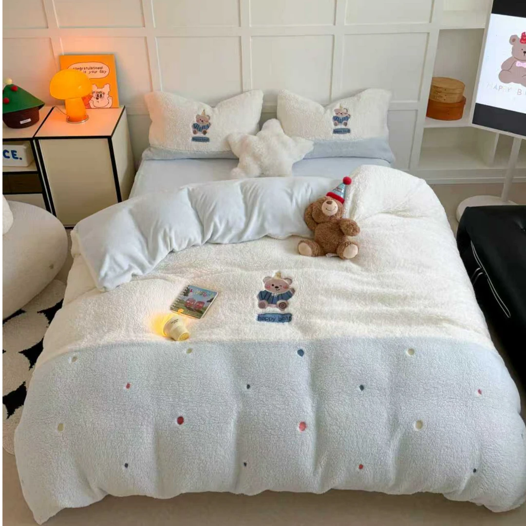 小玲子 曲奇小熊 冬季加厚牛奶绒羊羔绒刺绣三件套四件套 可爱风