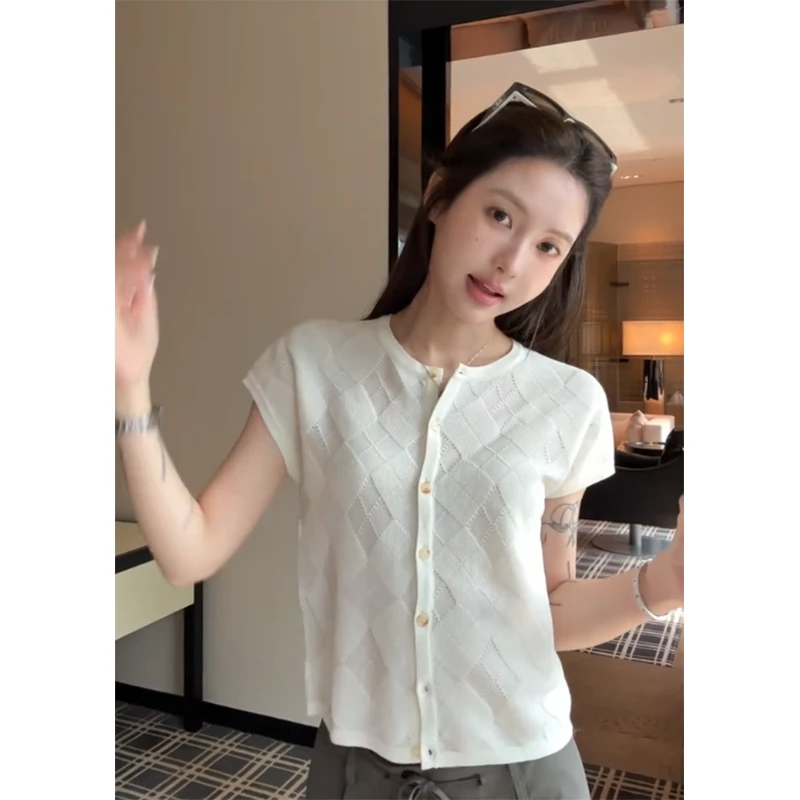 时尚穿搭女生夏季圆领排扣正肩显瘦百搭小众上衣韩系薄款休闲长裤