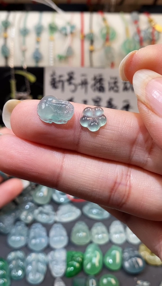 翡翠散珠蚝****）貔貅小花裸石