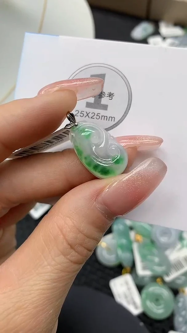 颈饰18K金镶嵌翡翠a货支持复检百元以上9元证书费自理