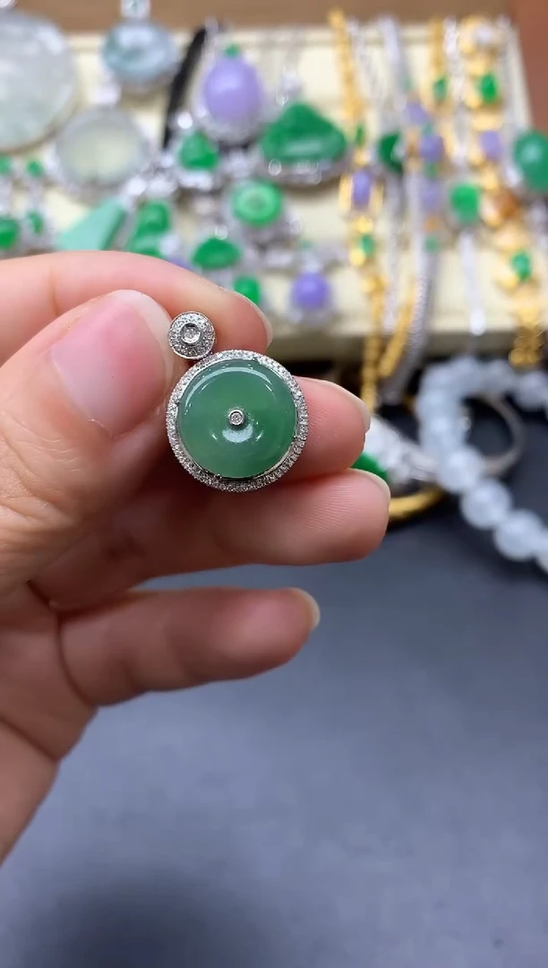 颈饰18K金镶嵌翡翠361-中国好珍宝