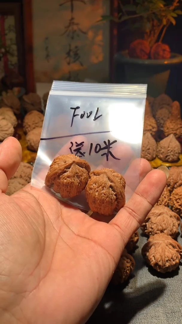 把件桃核L****R丰泰文玩  老树密文   尺寸左右