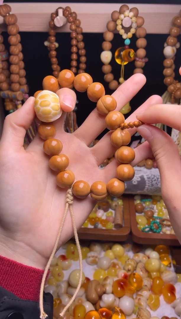 吊坠猴头核桃宇*全品原皮泡芙富甲橄榄跑环手串