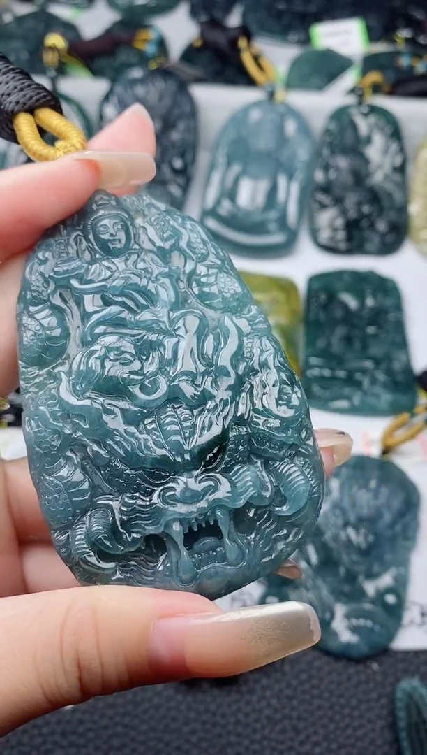 翡翠未镶嵌颈饰