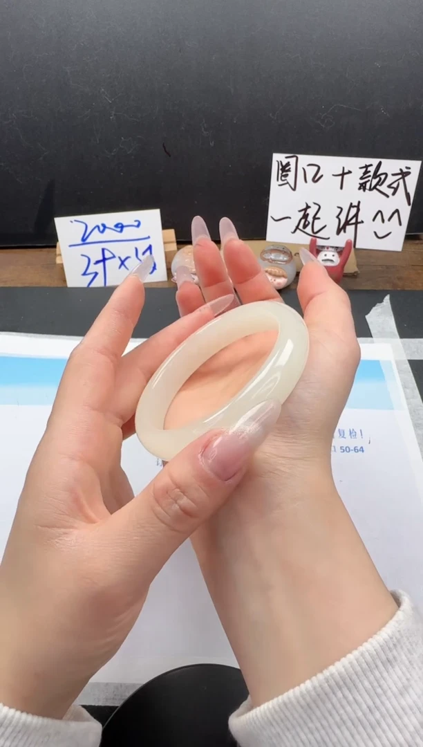 【闪购商品】石英质玉手镯未镶嵌55-60.1