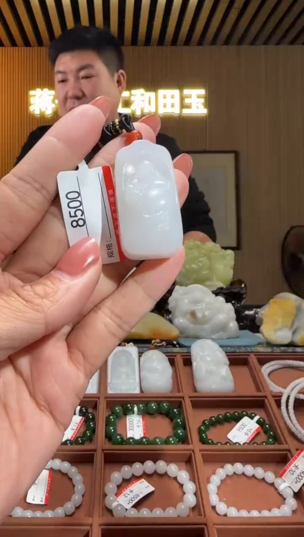 颈饰未镶嵌和田玉0