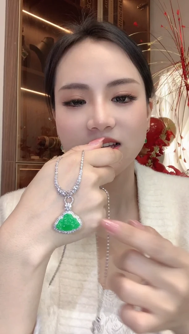 【闪购商品】翡翠吊坠(不含链)18K金镶嵌C26