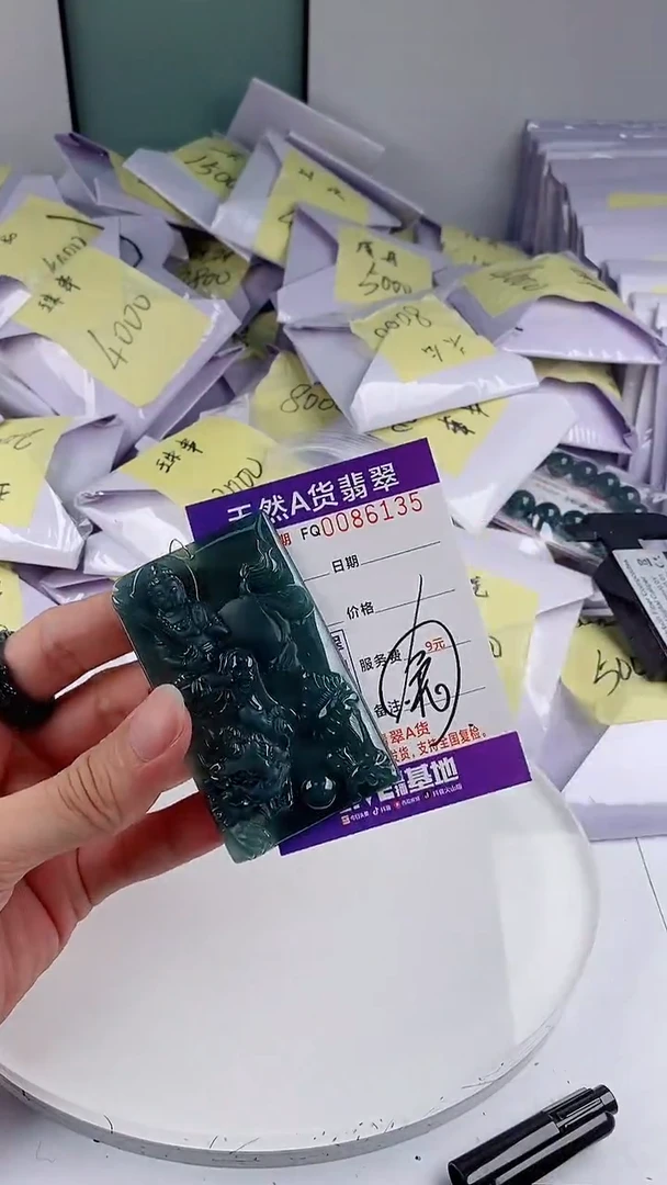 翡翠未镶嵌颈饰