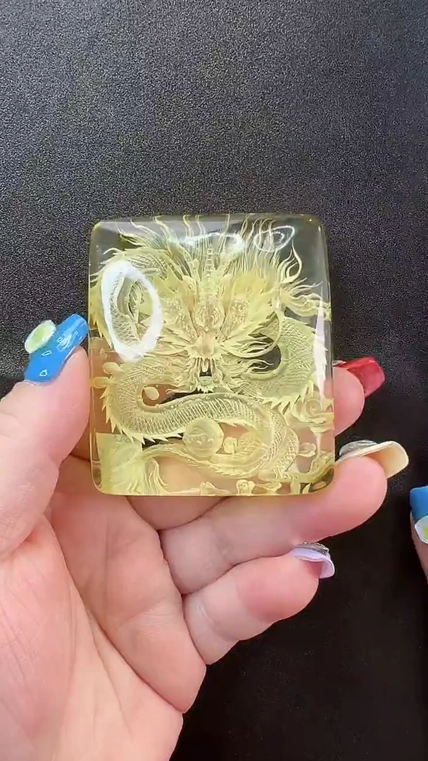 未镶嵌颈饰琥珀吊坠
