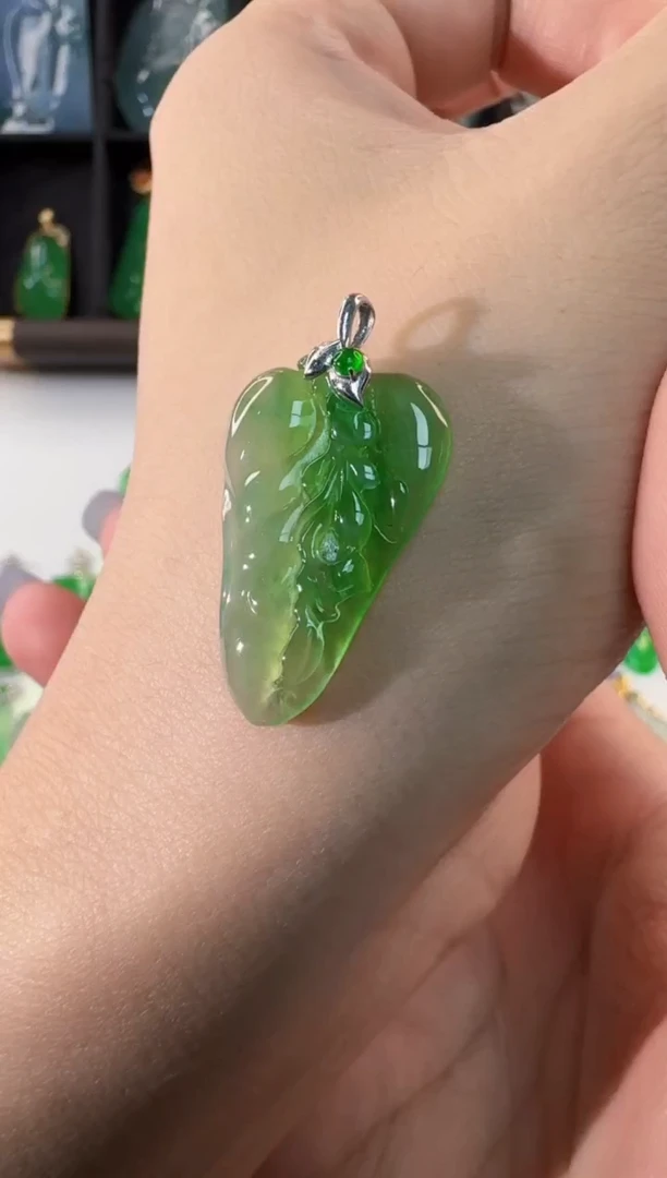 颈饰18K金镶嵌翡翠缅甸A货翡翠