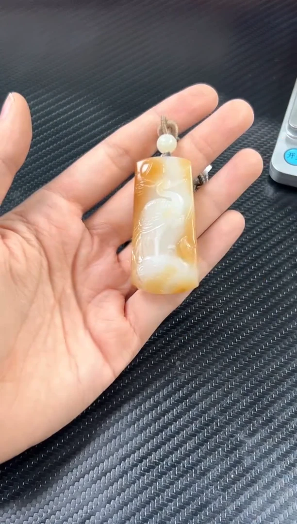 吊坠(赠链)未镶嵌和田玉若羌微色差m