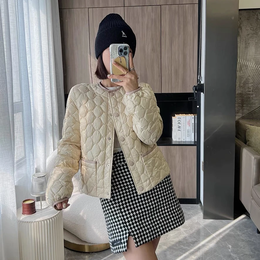 菱形格宽松轻薄羽绒服女短款洋气女装春季出行圆领小香风