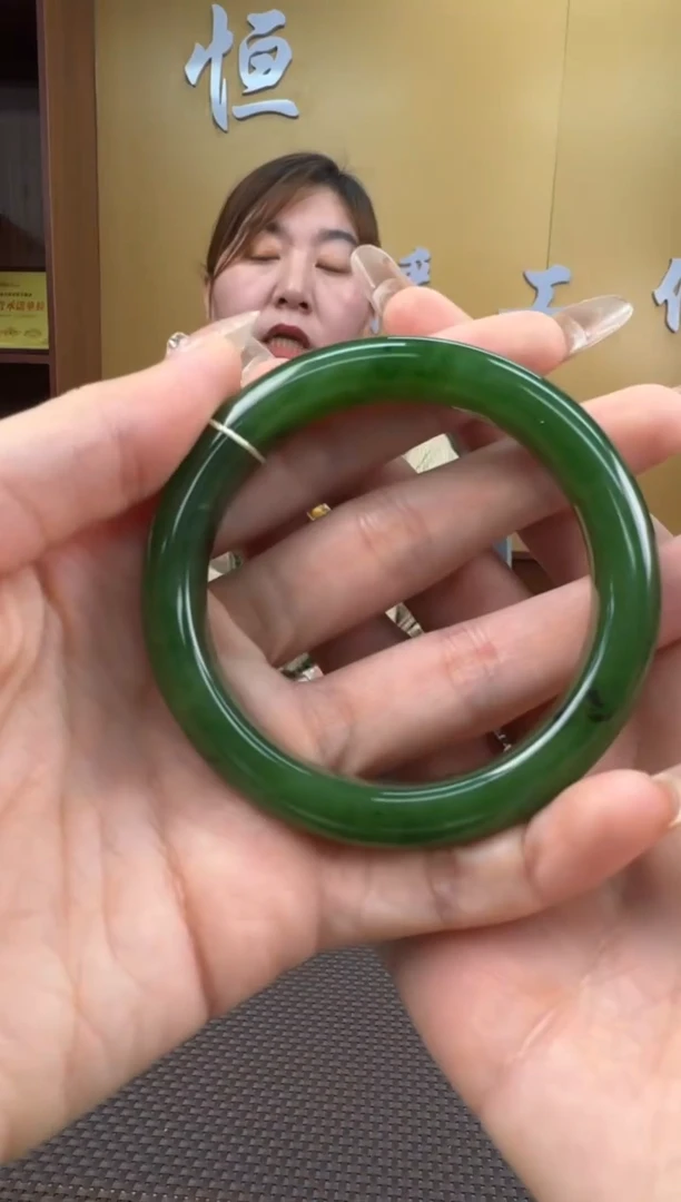 【闪购商品】和田玉手镯未镶嵌56