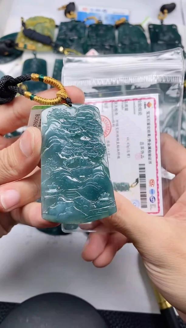 颈饰未镶嵌翡翠