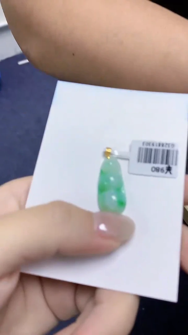 翡翠18K金镶嵌颈饰天然缅甸翡翠A货
