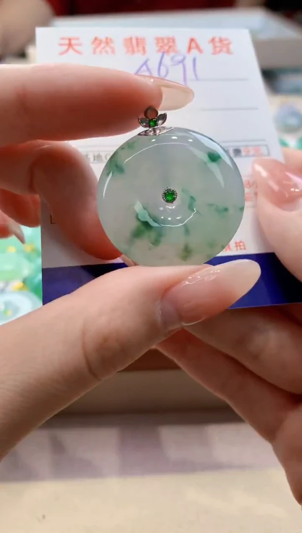 颈饰18K金镶嵌翡翠天然翡翠挂件