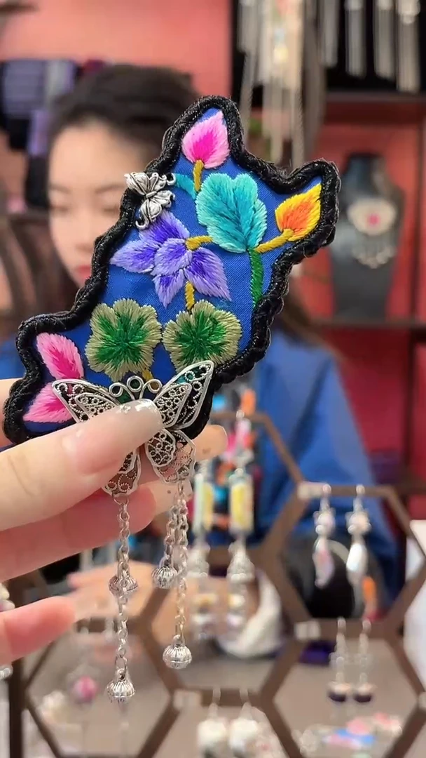 织绣云织谣民族风精美饰品   47