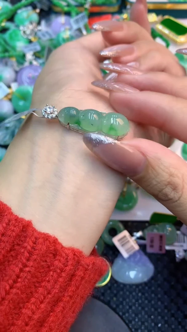 颈饰未镶嵌翡翠1