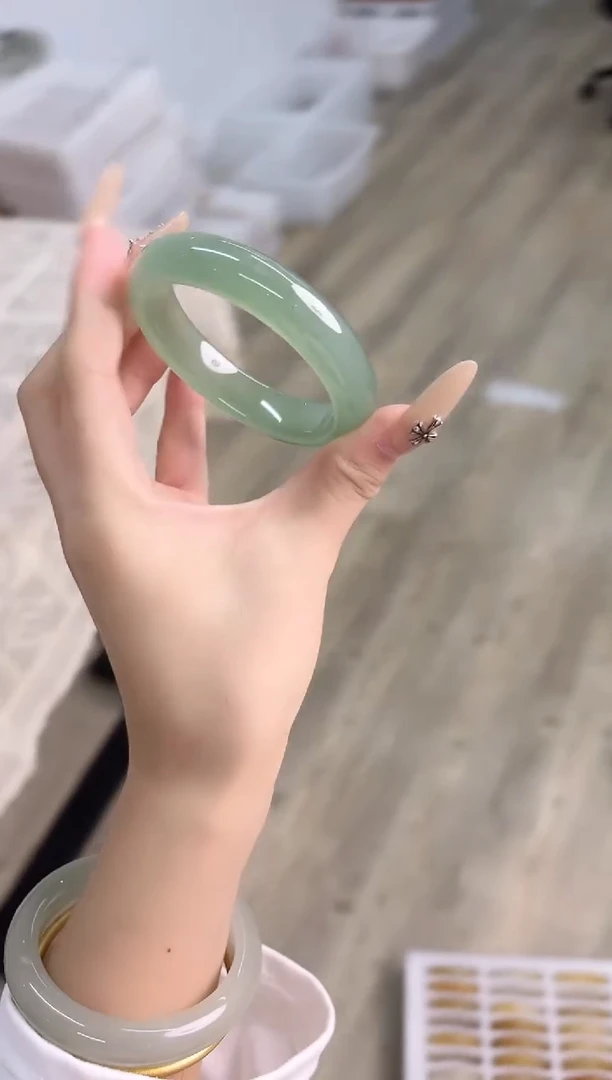 未镶嵌手镯石英质玉329-54D