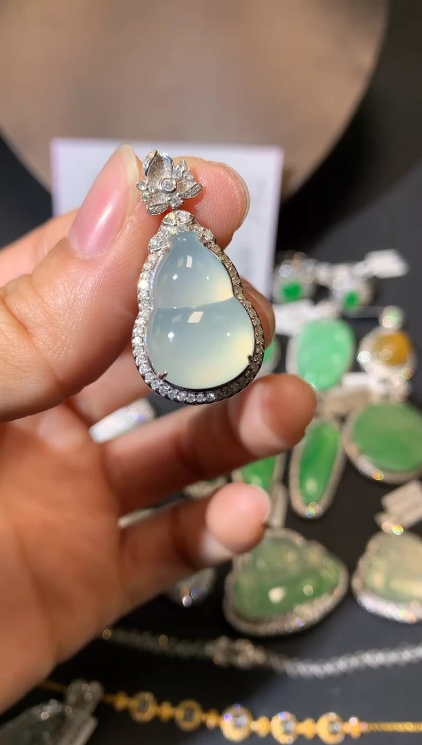 【闪购商品】翡翠吊坠(不含链)18K金镶嵌吊坠