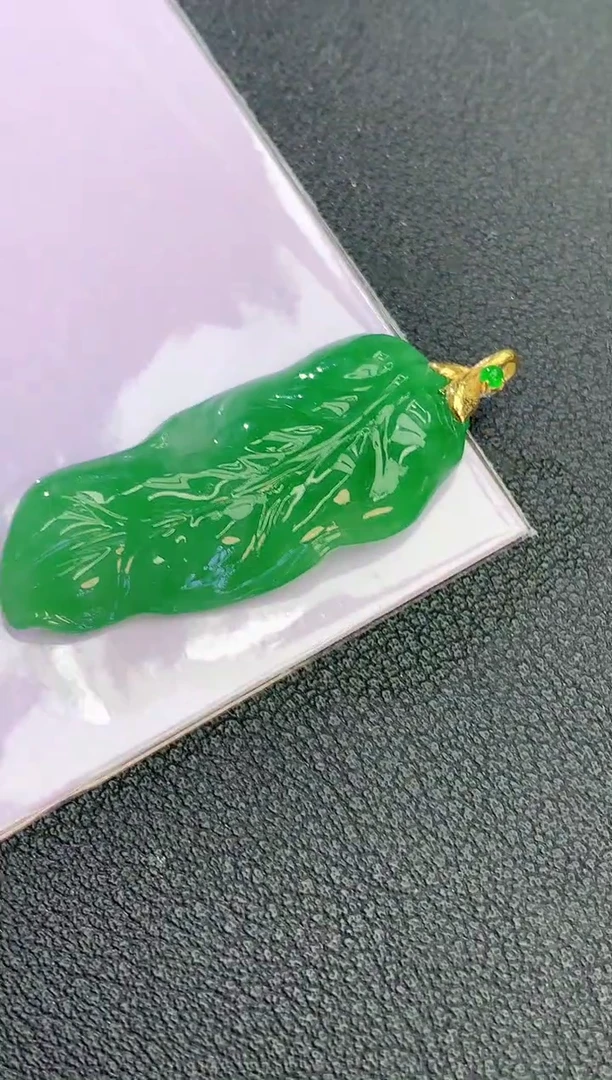 颈饰18K金镶嵌翡翠赠礼盒 麦麦