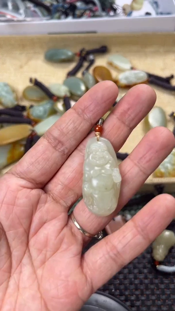 【闪购商品】和田玉颈饰未镶嵌多样性发货没有证书拍一发一有瑕