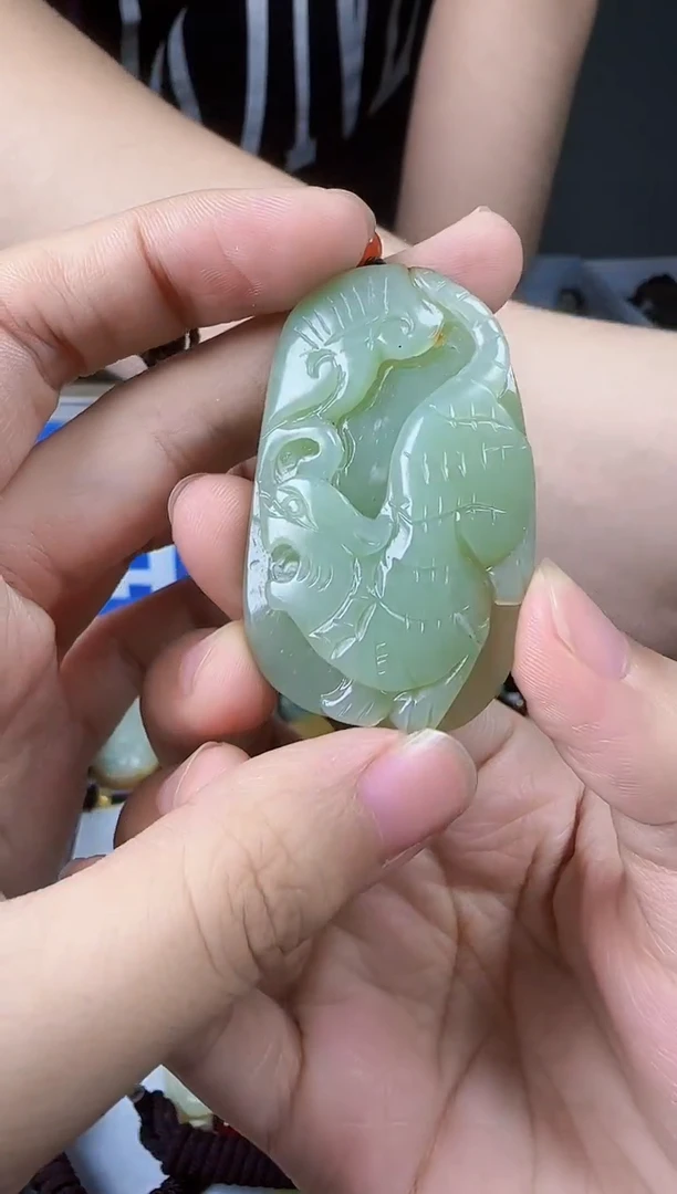 和田玉未镶嵌颈饰1