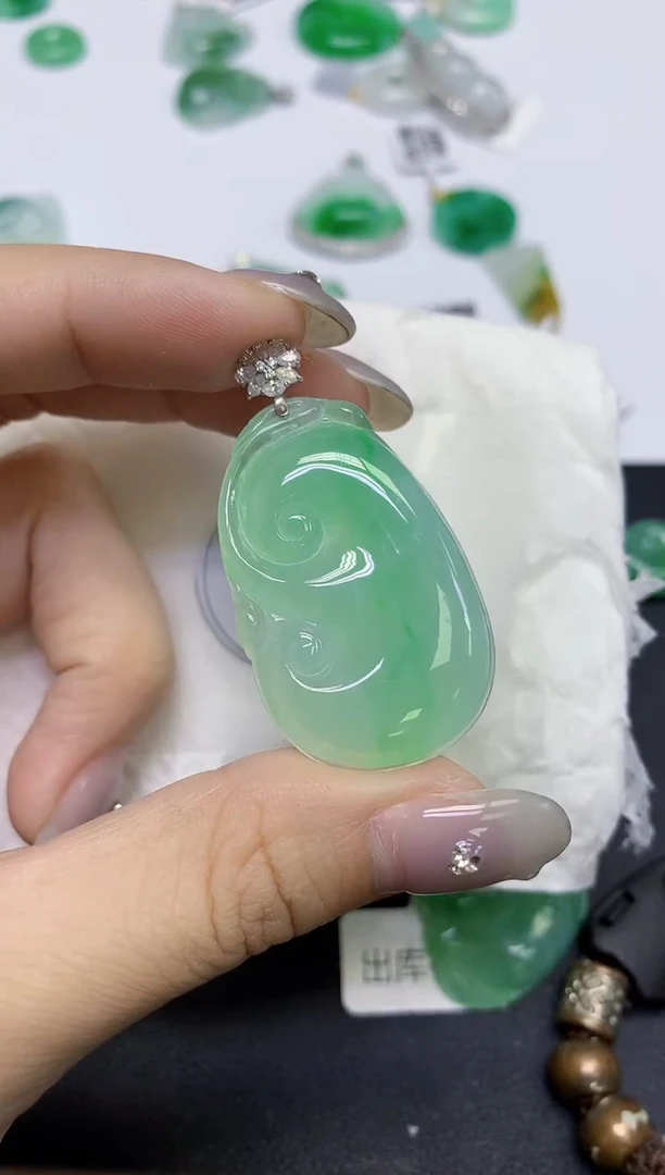 颈饰未镶嵌翡翠N****e天然缅甸翡翠A货百元以上9元证书费自理