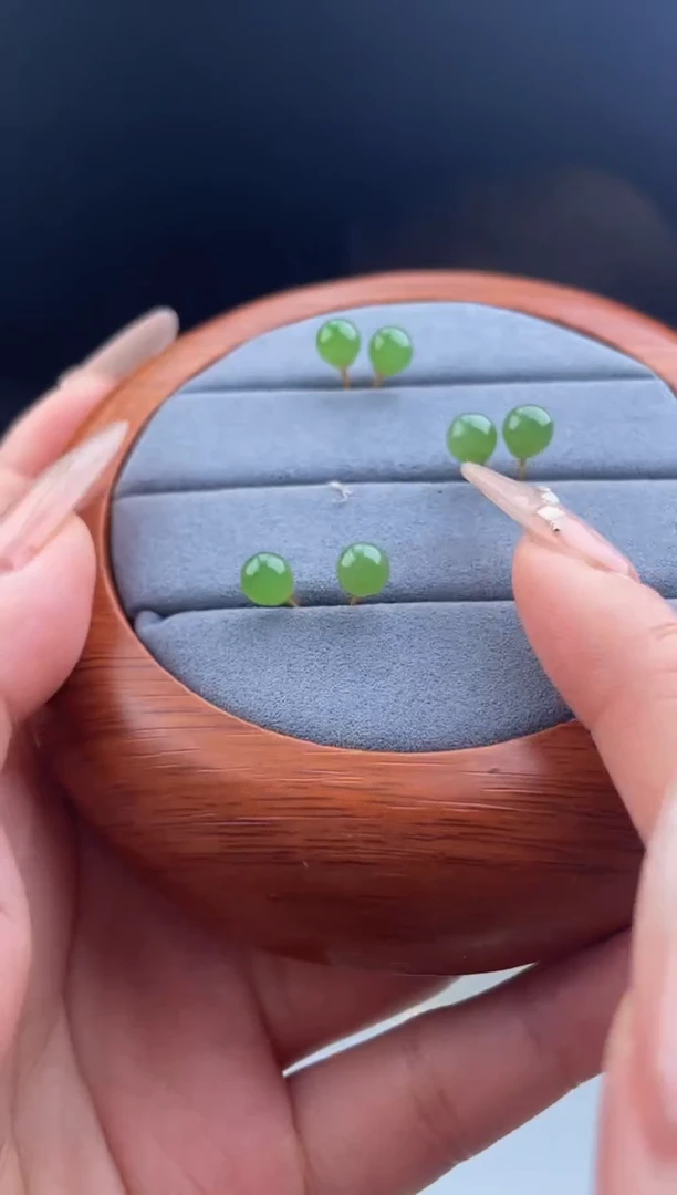 【闪购商品】和田玉耳钉银S925镶嵌天然和田玉多样性发其一