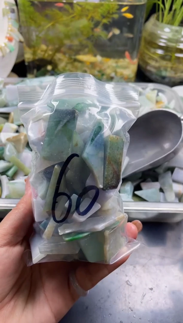 配石翡翠天然翡翠中号500克60