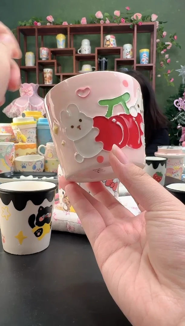 192景德镇高温陶瓷釉下彩 玉泥 樱桃小兔杯子