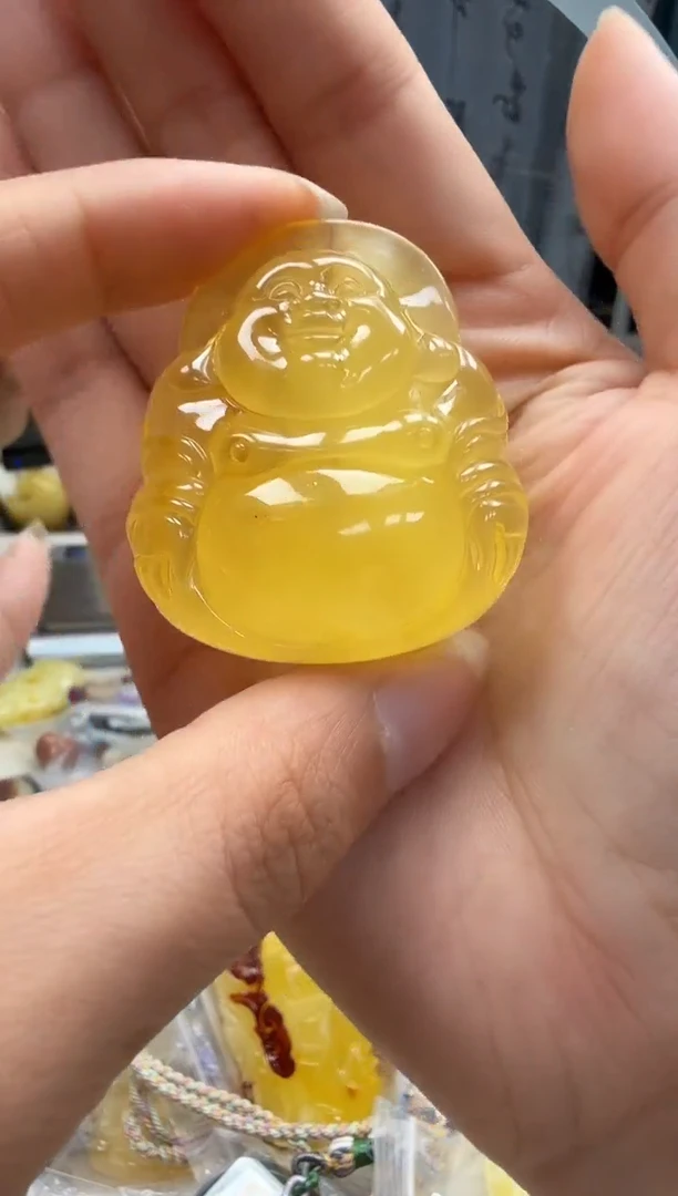 未镶嵌琥珀裸石如图
