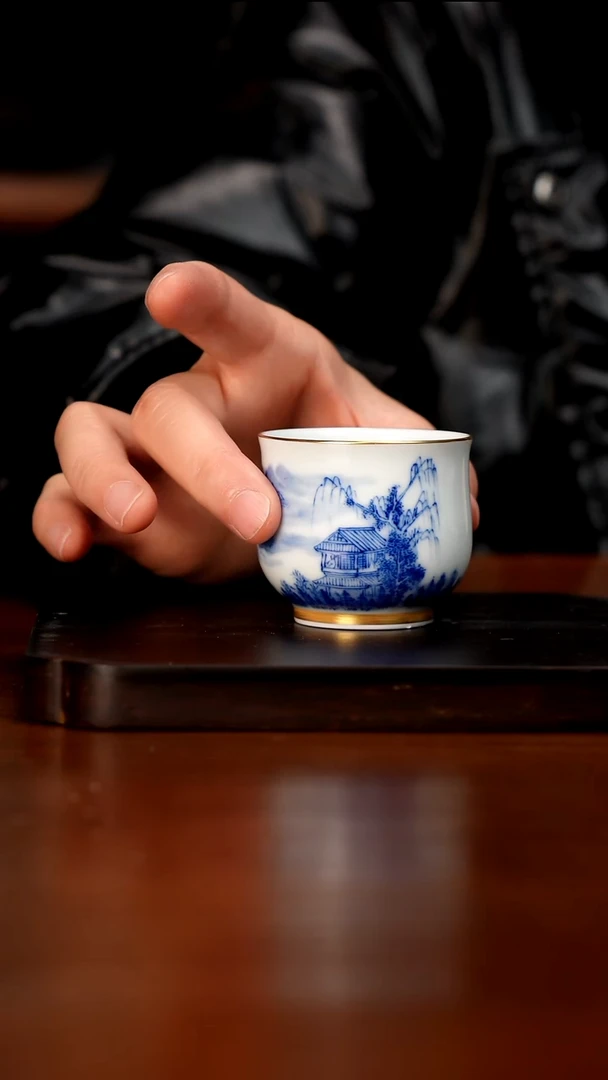 青花山水描金如是杯