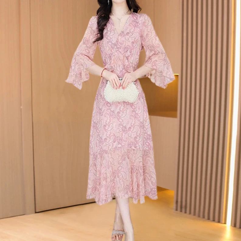 女人味碎花连衣裙2025年夏季洋气时尚显瘦荷叶边流苏裙子