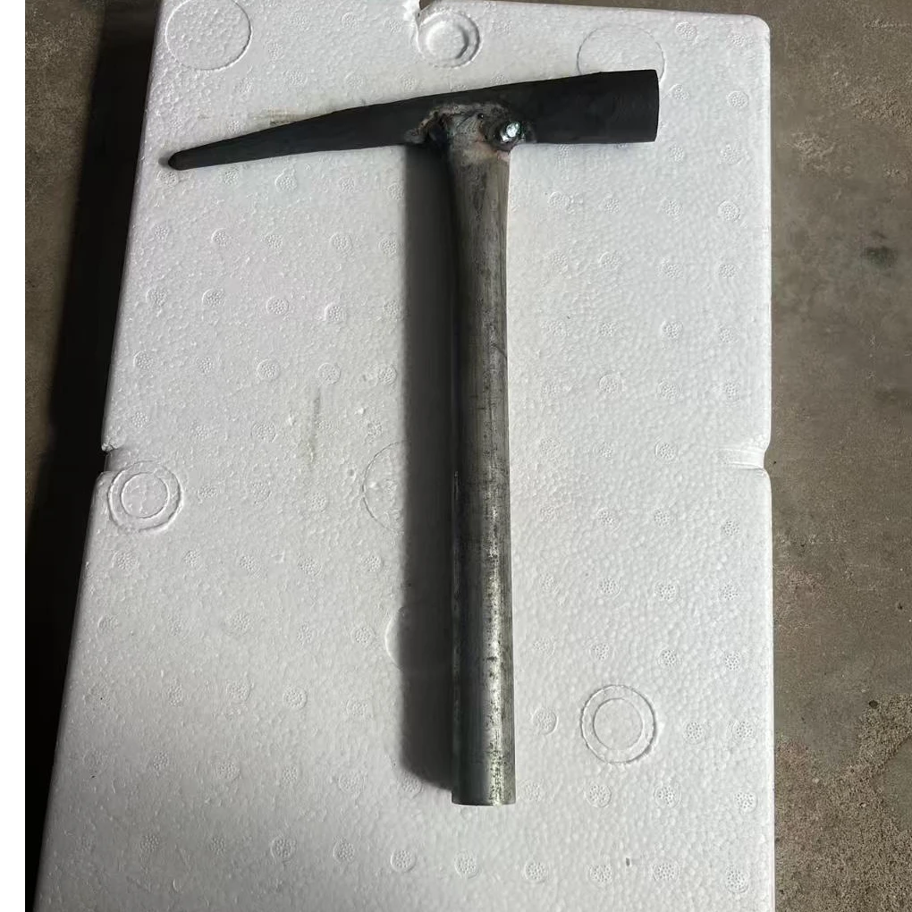 烘炉锻打的尖头锤