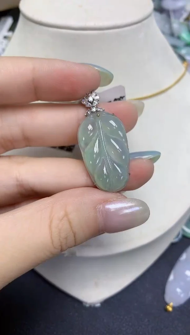 翡翠18K金镶嵌颈饰天然缅甸翡翠A货