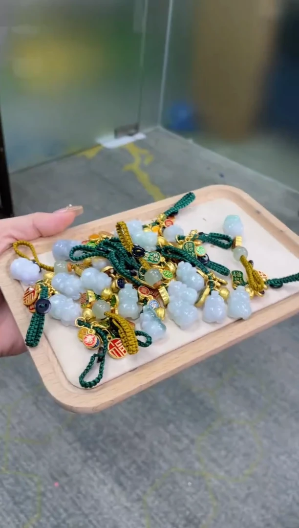 吊坠(不含链)未镶嵌翡翠小猪   多样性发货发一件