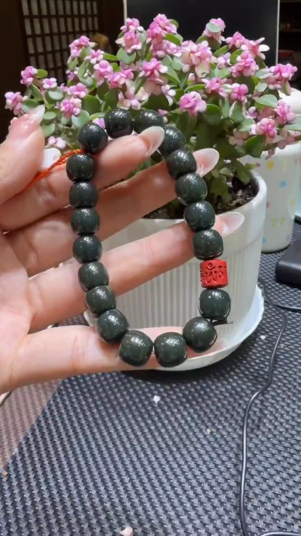 颈饰未镶嵌和田玉手串