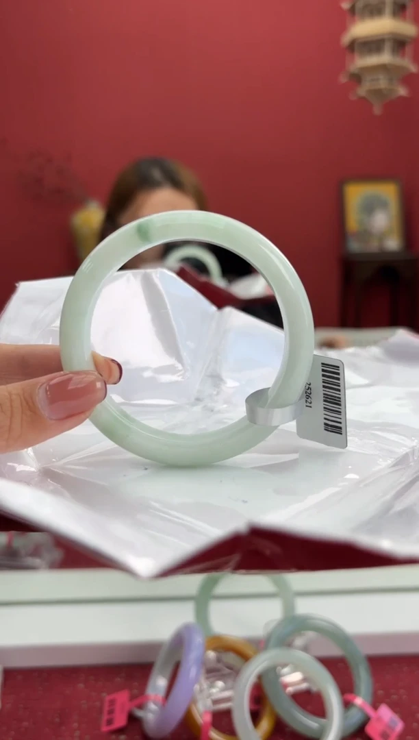 【闪购商品】翡翠手镯未镶嵌17手镯