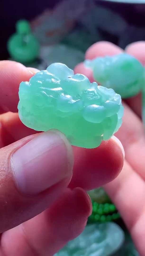 未镶嵌定制翡翠枫*?翡翠毛货定制