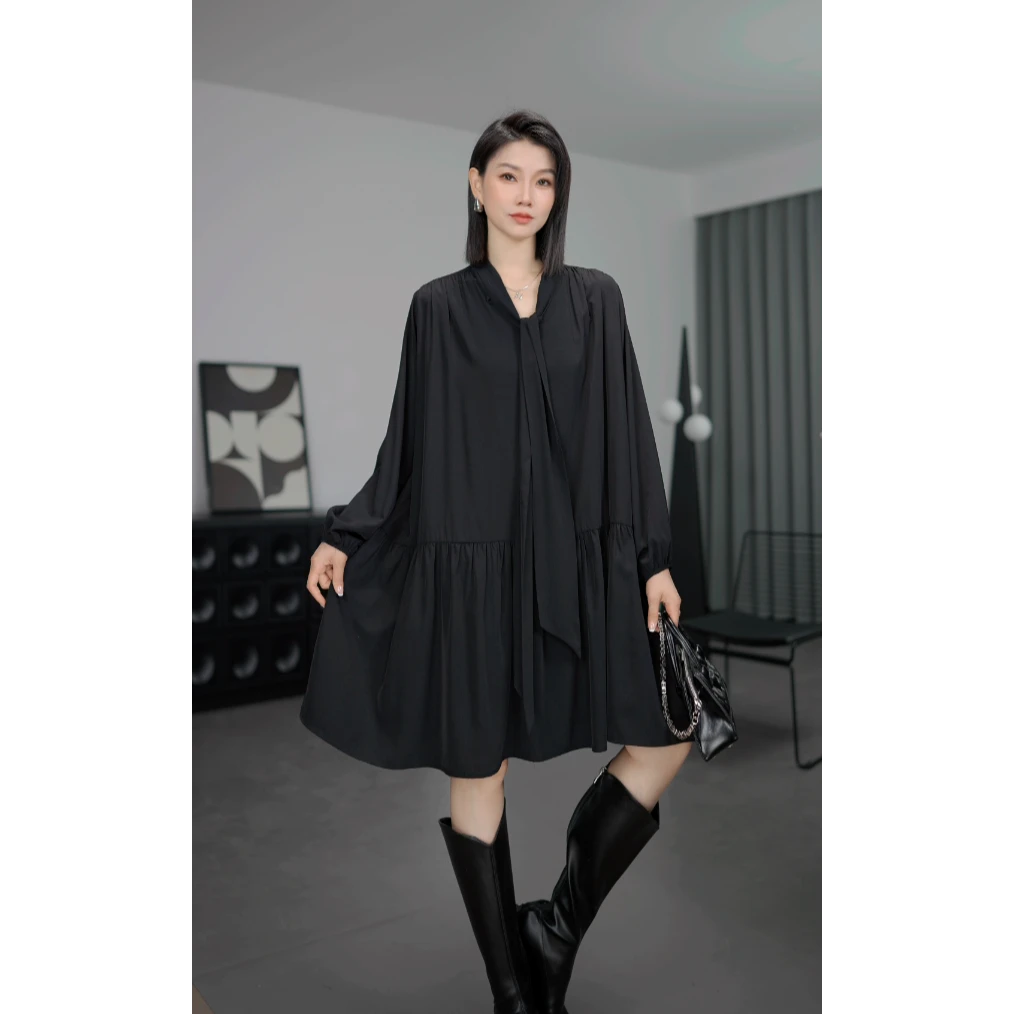 鑫鑫 2025秋季新款宽松设计感小黑裙子遮肉显瘦连衣裙1725