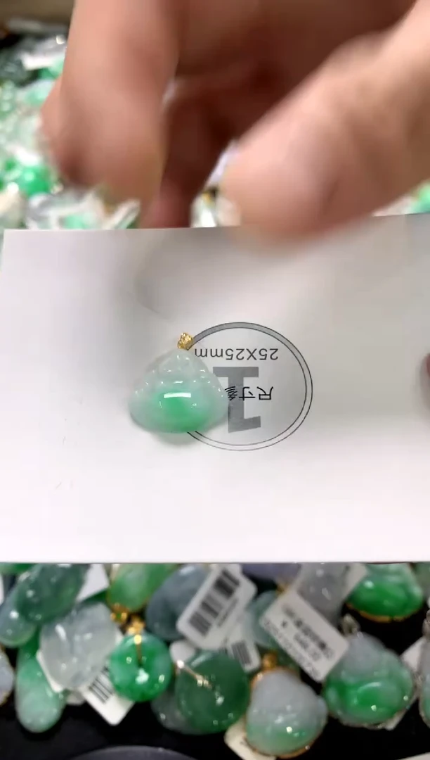 颈饰18K金镶嵌翡翠1111111111111111